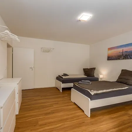 Apartment Business Mit 1-2 Schlafzimmern In *